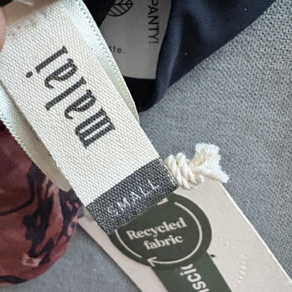 Tropical Hideway Tawny micro bikini Malai Small very cheeky! Festival pool beach - Picture 5 of 9